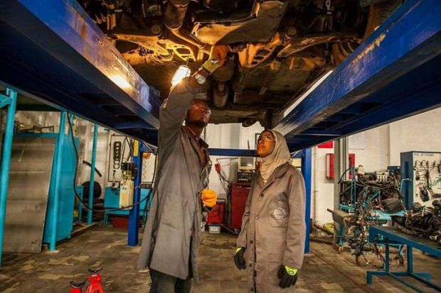 41677673_1901162190188286_2270910549841674240_n